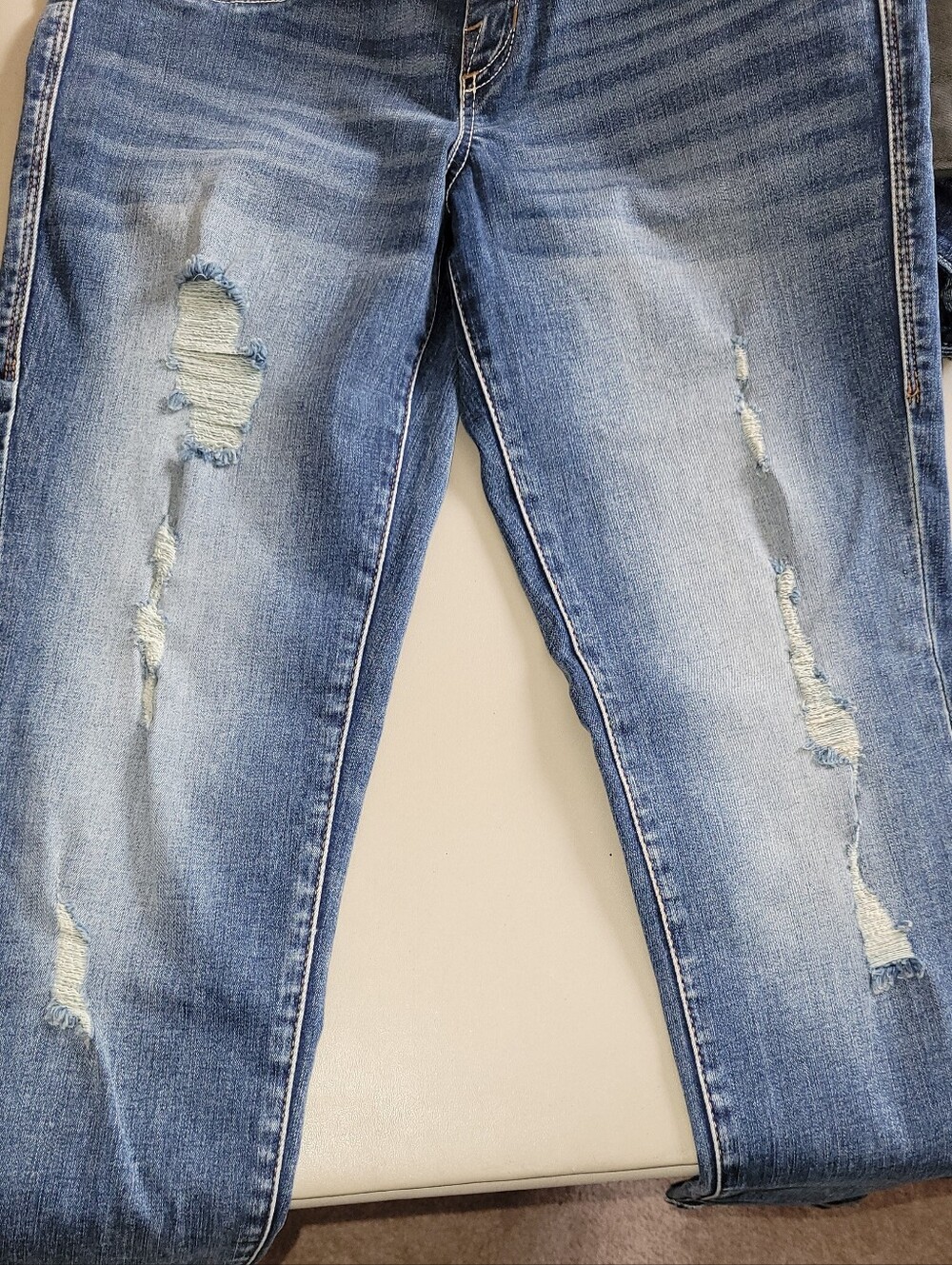 NWT - Rock & Republic Size 8 - Pull On Legging in Faded Blue Denim. - Picture 4 of 8